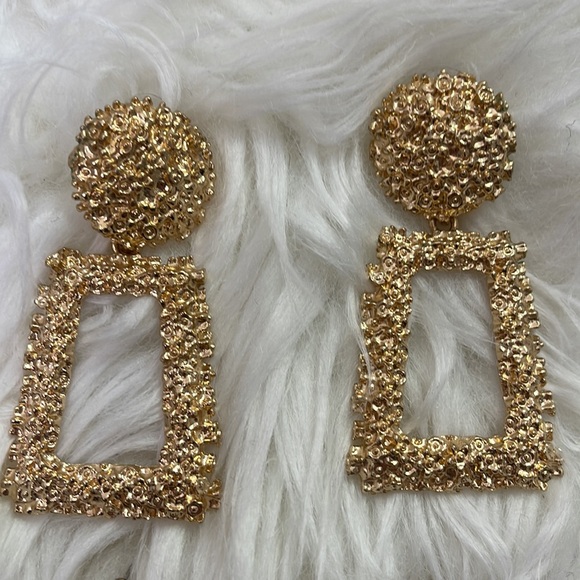 Never worn bundle of earrings. - Picture 3 of 4